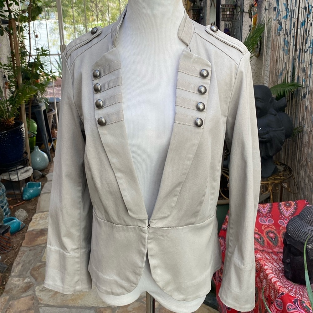 🔸🔸KHAKI MILITARY STYLE WAIST JACKET🔸🔸
